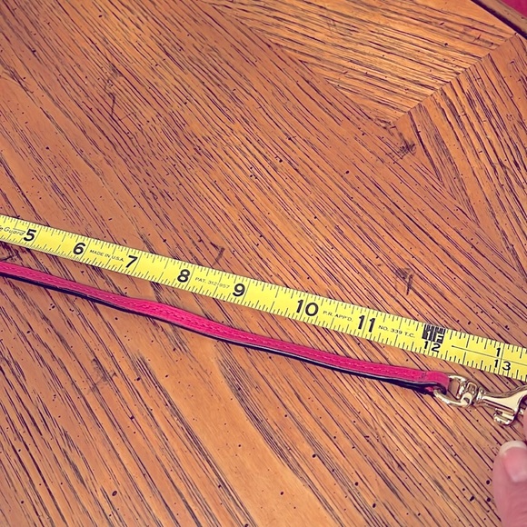 🎀COACH Hot PinkCornerZip Wristlet.Roomy&Compact.Used OnceEUC.
UseAloneOrAsWallet - Picture 10 of 11